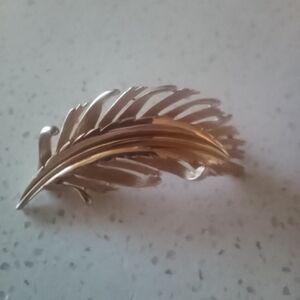Lisner Leaf Brooch